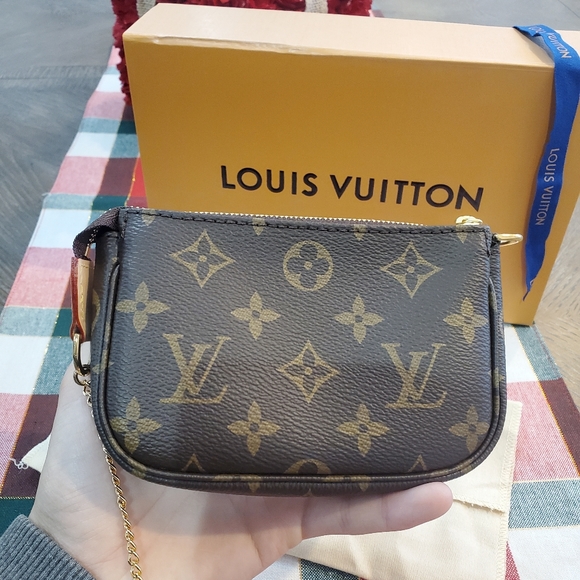 (SOLD) Louis Vuitton Mini Pochette - Picture 2 of 4